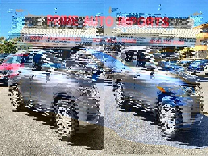 Used 2017 Nissan Rogue S image 2