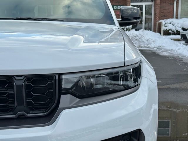 New 2026 Jeep Grand Cherokee Altitude image 10