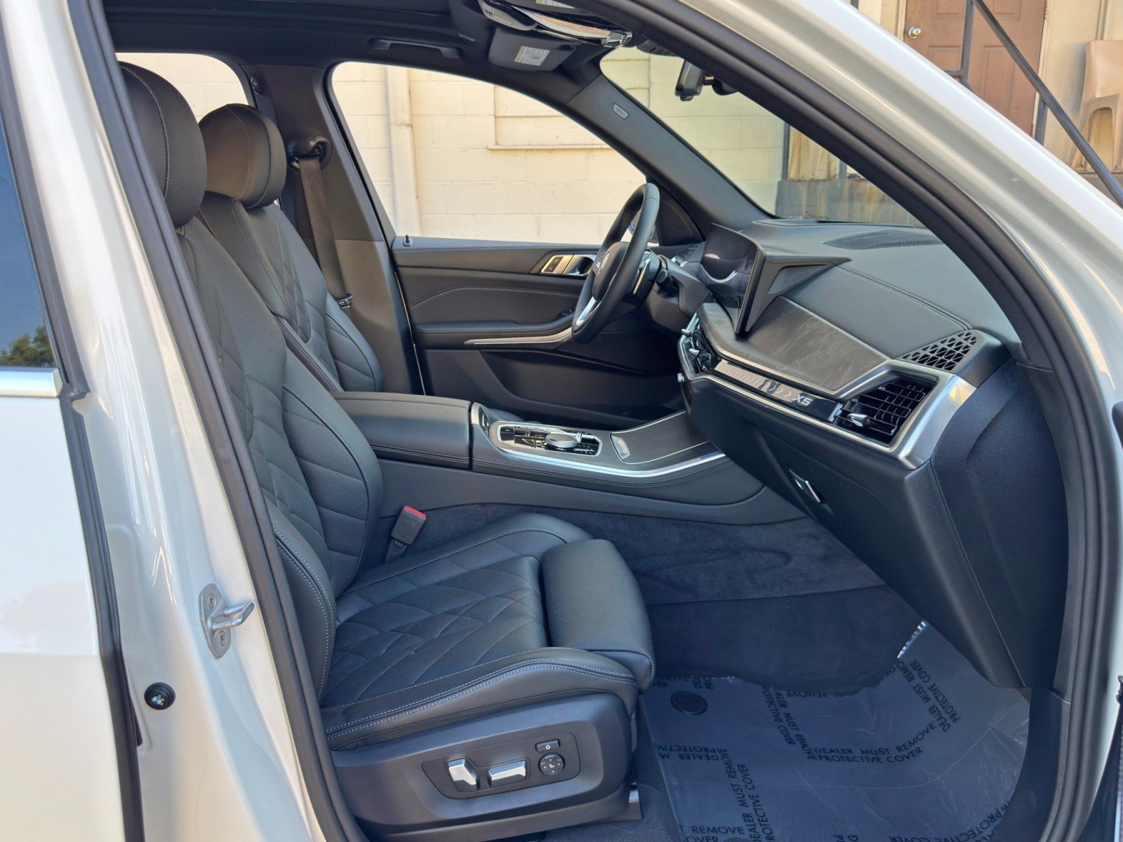 Used 2024 BMW X5 xDrive40i w/ Parking Assistance Package AWD/4WD image 16