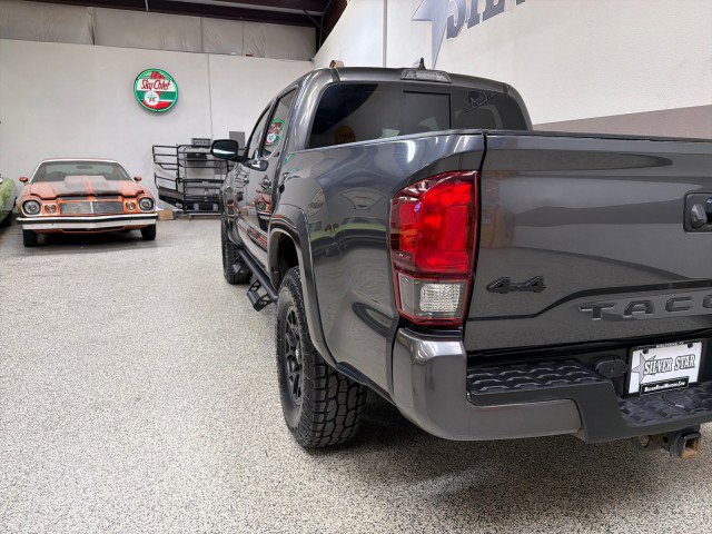 Used 2022 Toyota Tacoma SR5 w/ Technology Package image 9