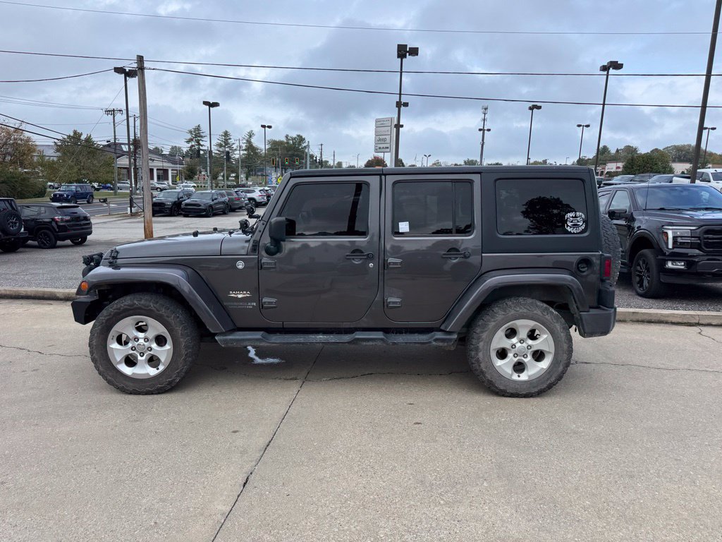 Used 2014 Jeep Wrangler Unlimited Sahara w/ Connectivity Group AWD/4WD image 9