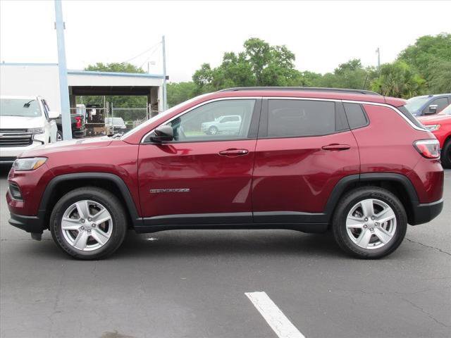 Used 2022 Jeep Compass Latitude w/ Convenience Group FWD image 2