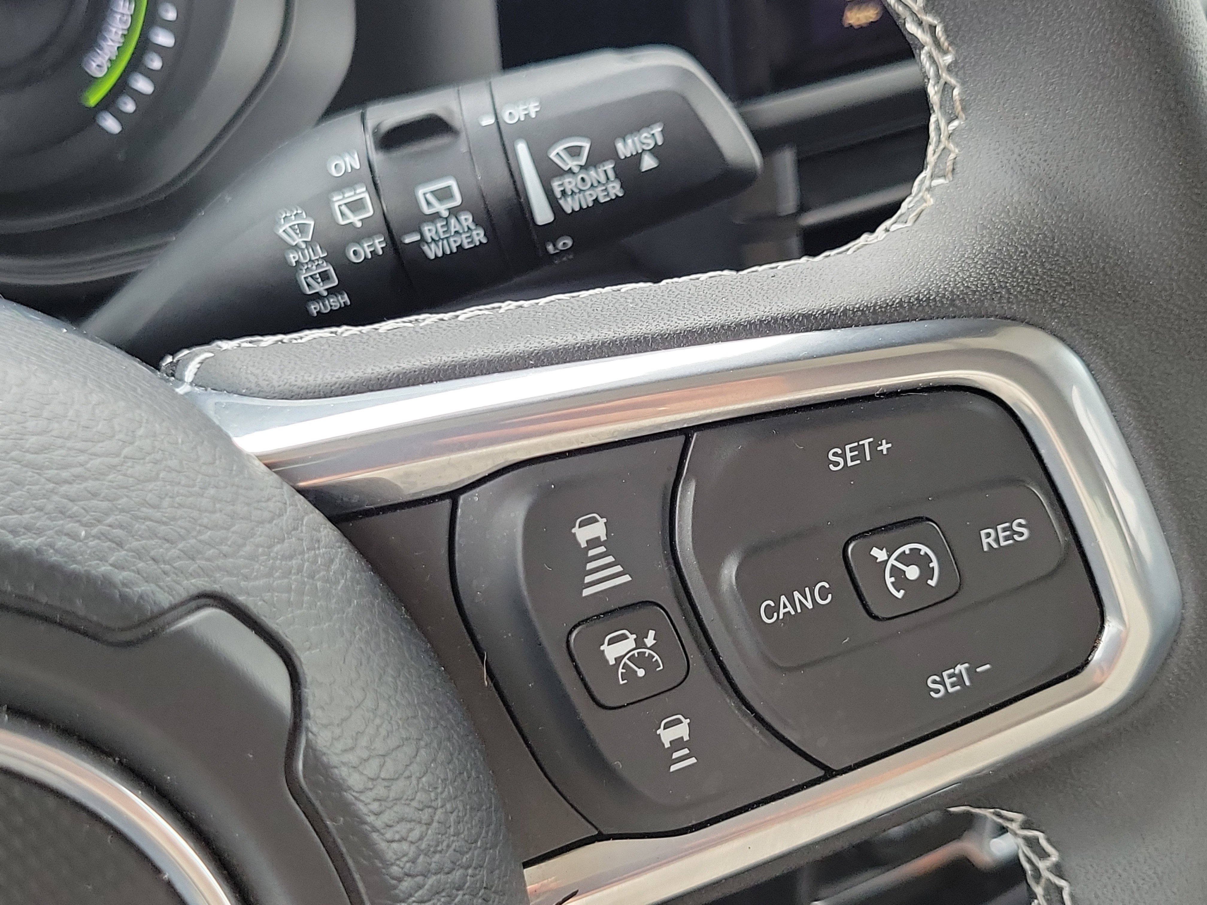 Used 2025 Jeep Wrangler Unlimited Sahara image 12