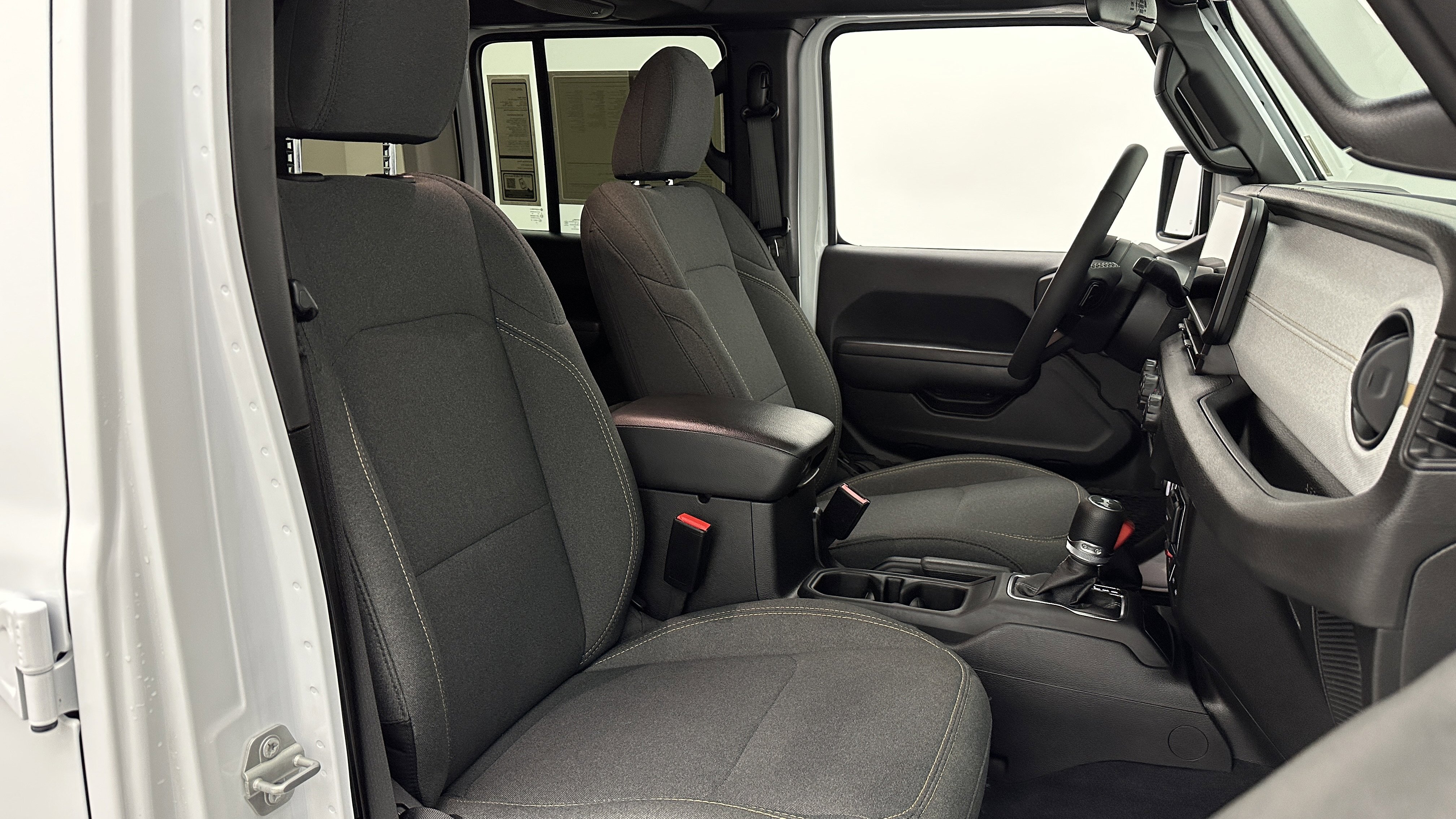 Used 2025 Jeep Wrangler Willys image 32