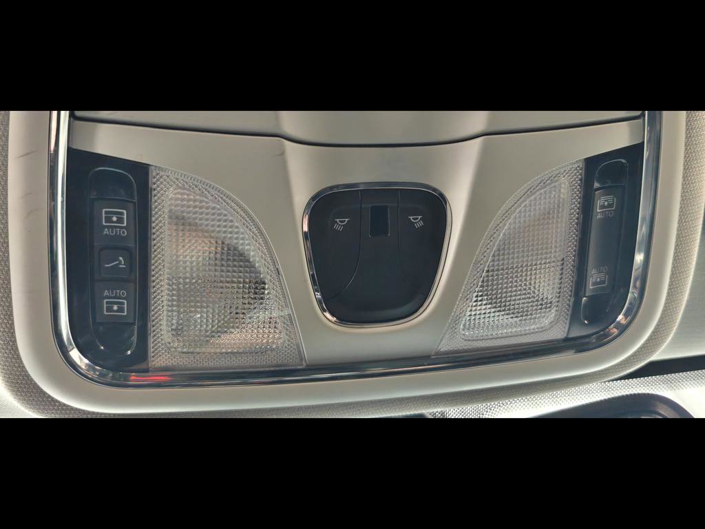 Used 2020 Jeep Cherokee Trailhawk image 10