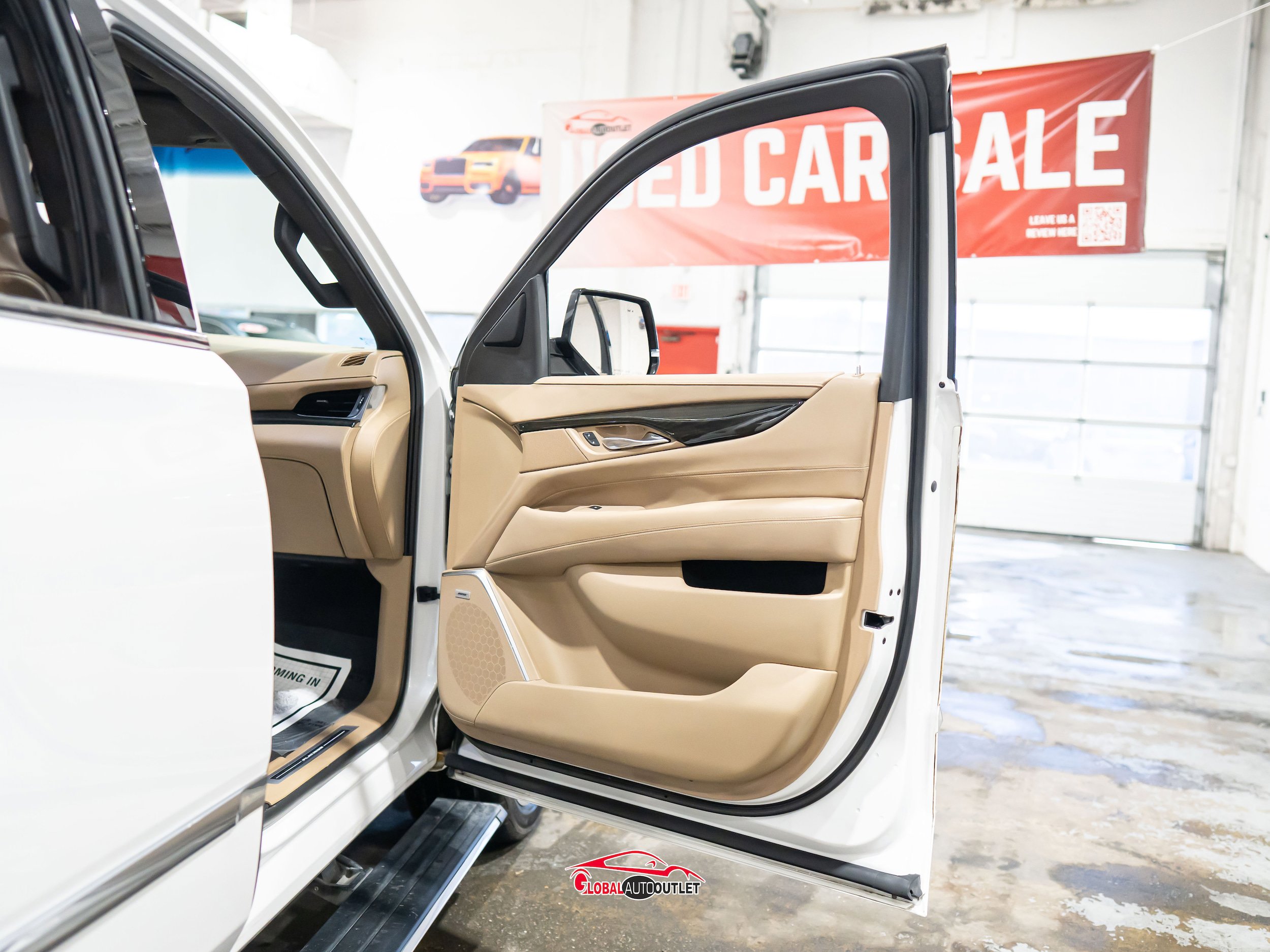 Used 2018 Cadillac Escalade ESV Platinum AWD/4WD image 44