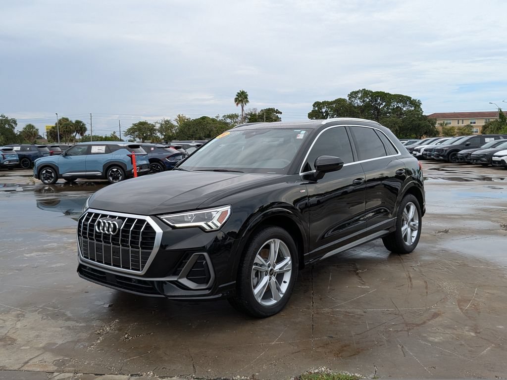 Used 2024 Audi Q3 2.0T Premium w/ Convenience Package AWD/4WD image 4