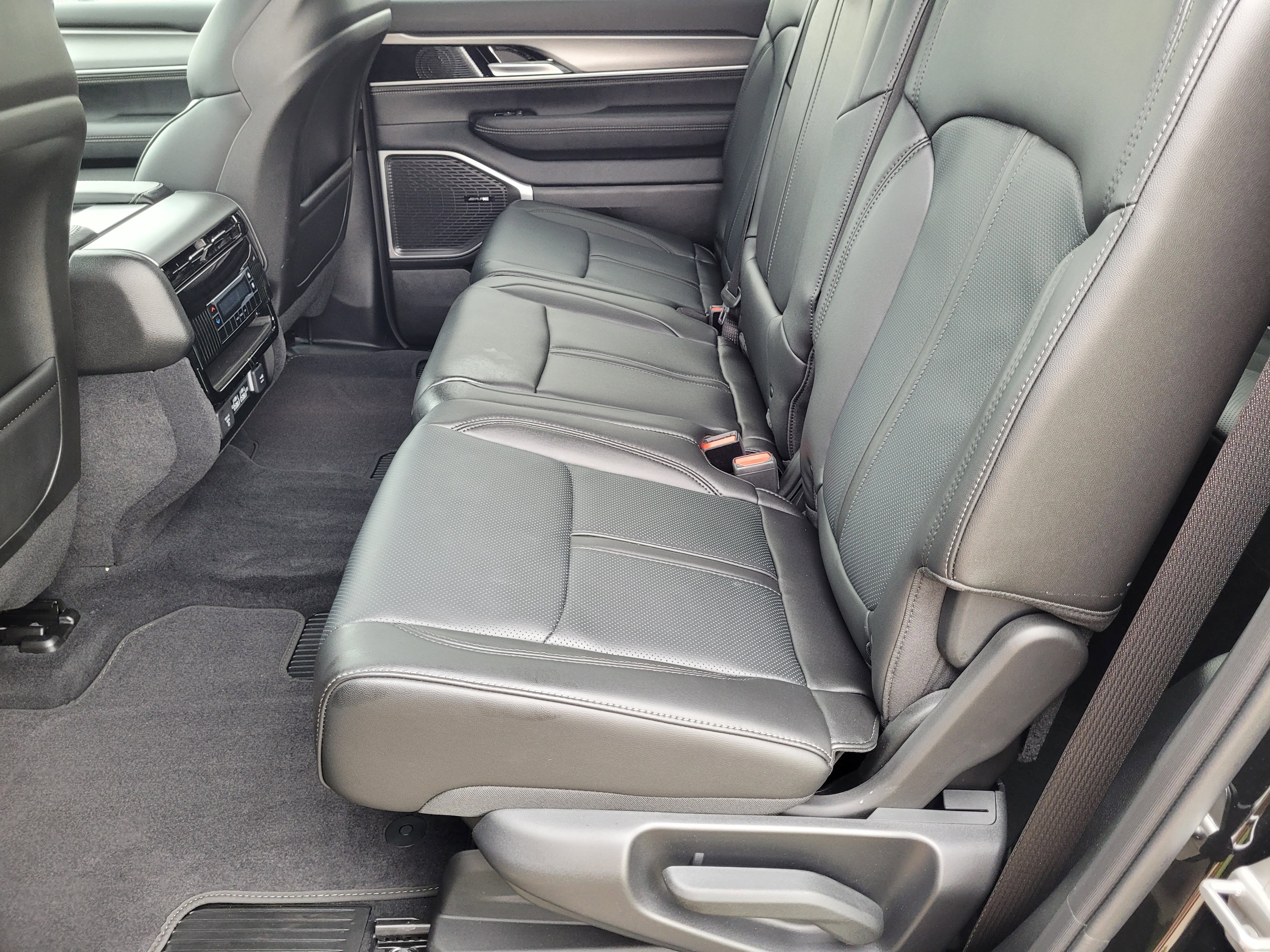 New 2025 Jeep Wagoneer 4WD w/ Premium Group I image 10