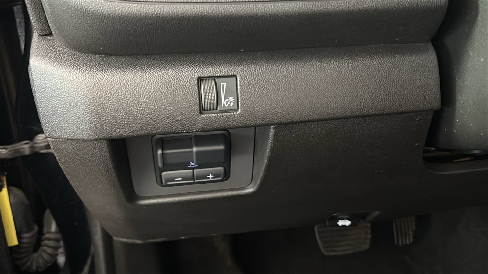 Used 2024 Chevrolet Colorado Trail Boss w/ Safety Package AWD/4WD image 23