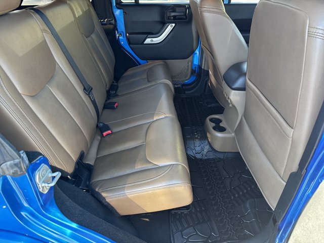 Used 2015 Jeep Wrangler Unlimited Sahara w/ Connectivity Group AWD/4WD image 17