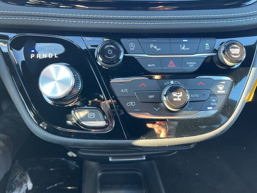 New 2026 Chrysler Pacifica Select FWD image 29