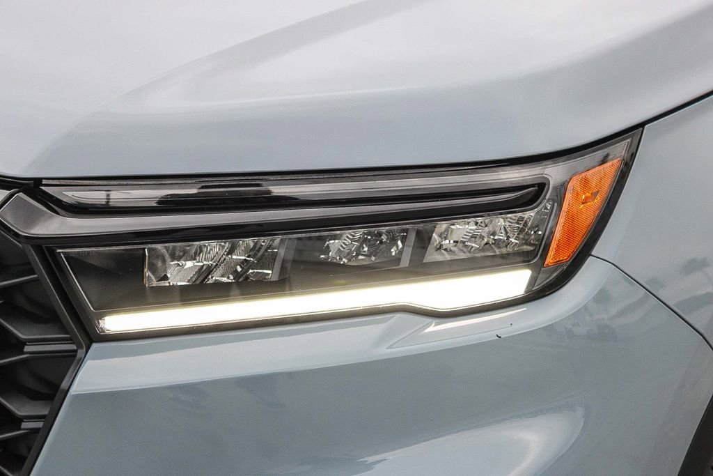 Used 2025 Honda Pilot Sport image 5