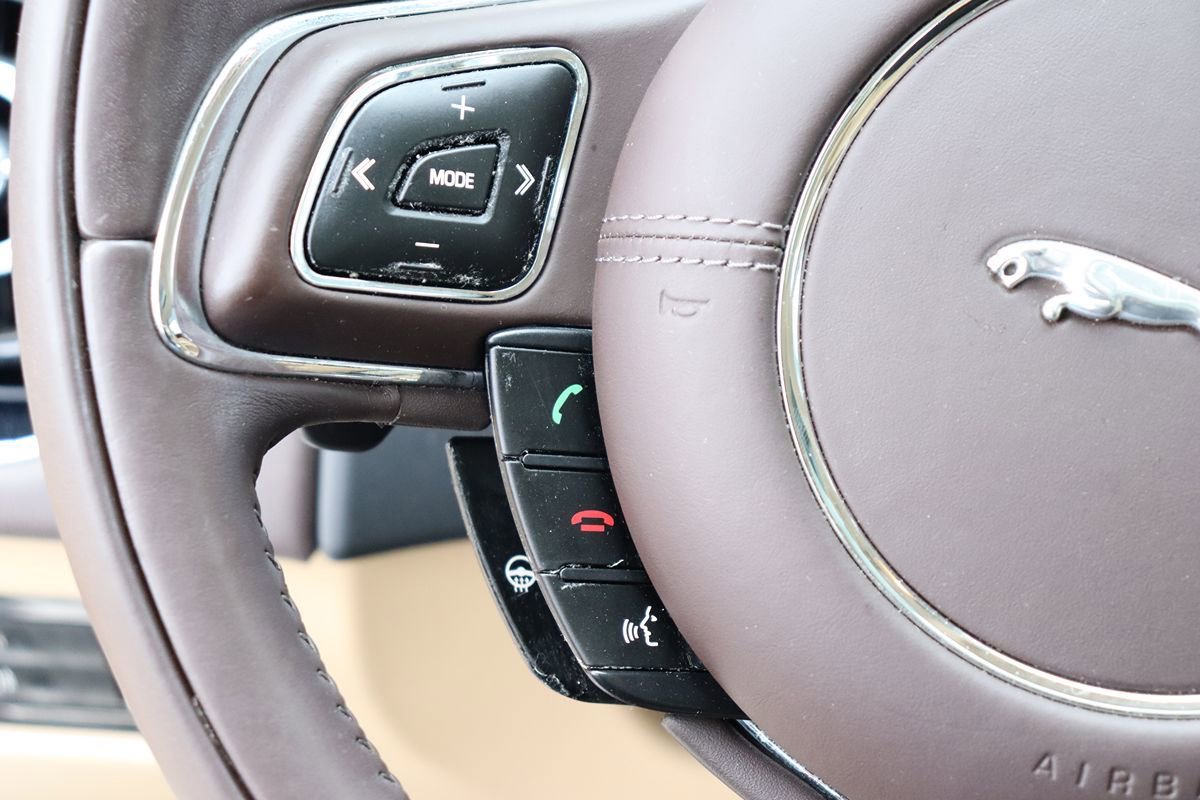 Used 2014 Jaguar XJ image 14