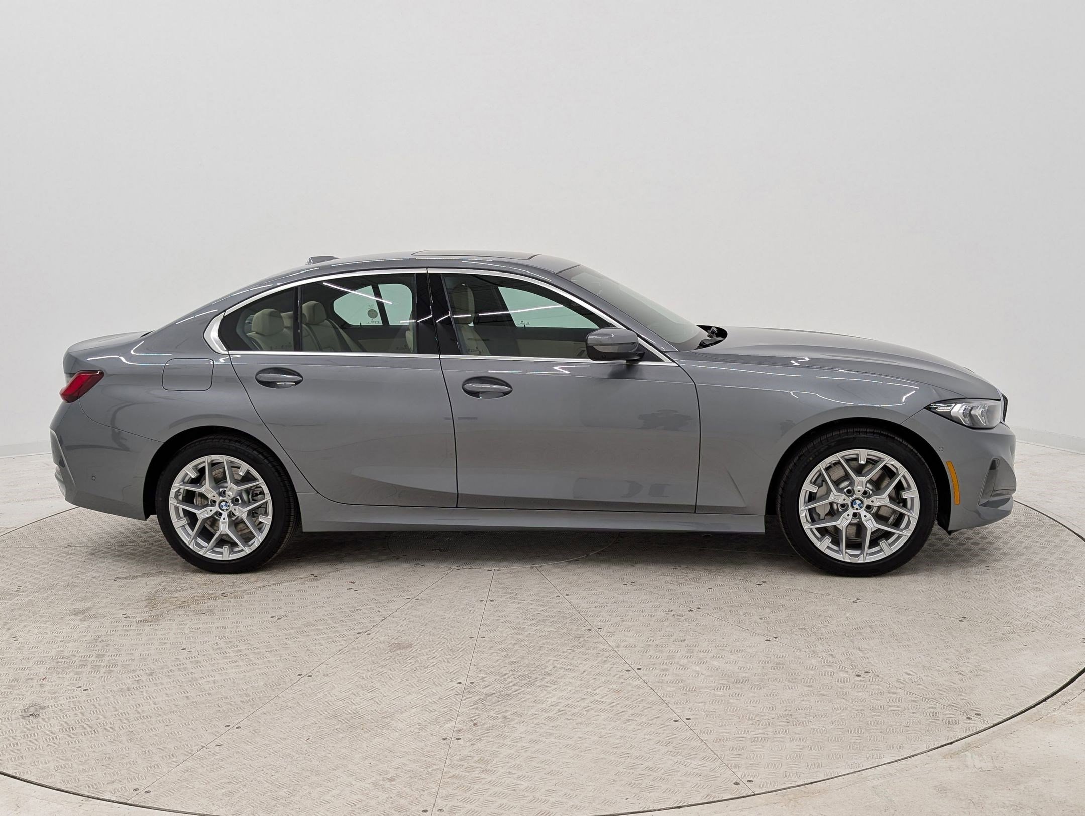 Used 2025 BMW 330i xDrive Sedan w/ Premium Package image 7