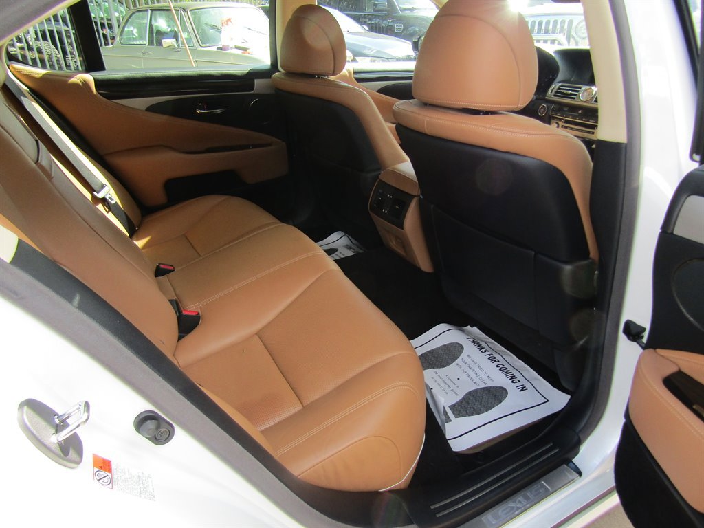 Used 2017 Lexus LS 460 w/ Comfort Package image 7