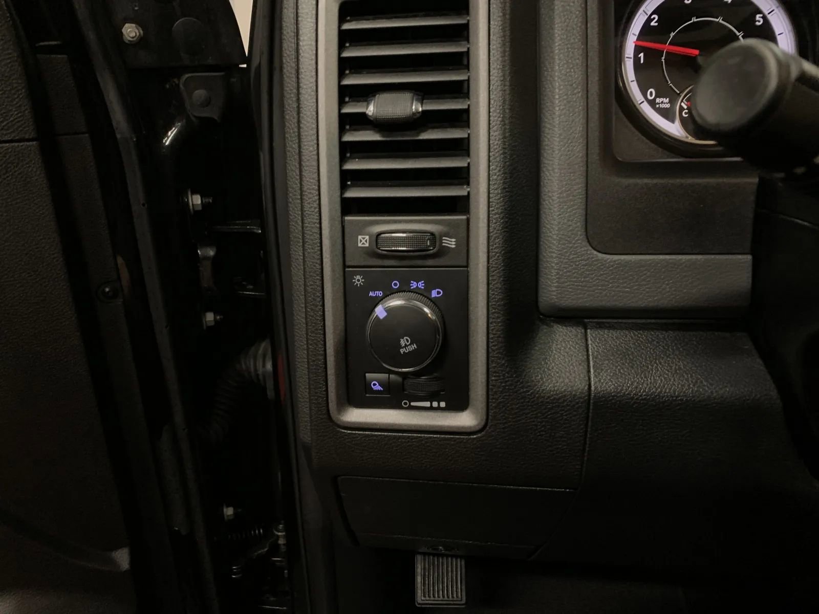 Used 2018 RAM 1500 Express w/ Express Value Package image 26