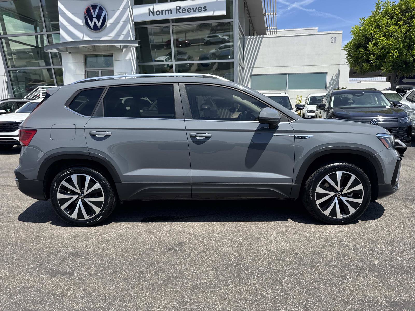 Certified 2023 Volkswagen Taos SE w/ Panoramic Sunroof Package AWD/4WD image 6