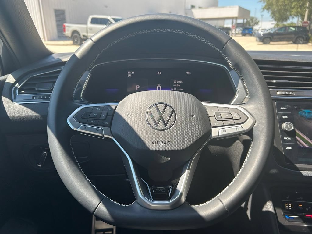 Certified 2023 Volkswagen Tiguan SE R-Line FWD image 15
