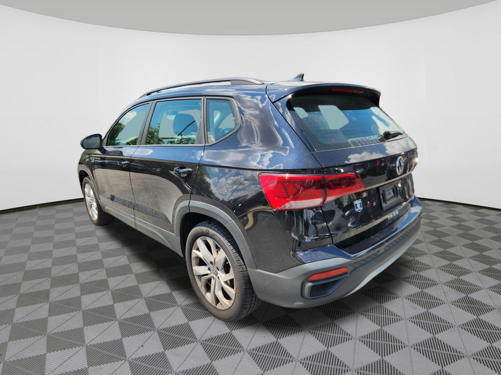 Used 2023 Volkswagen Taos S w/ Driver Assistance Package AWD/4WD image 3