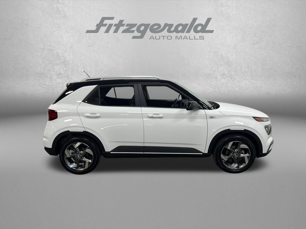 Used 2025 Hyundai Venue Limited FWD image 8