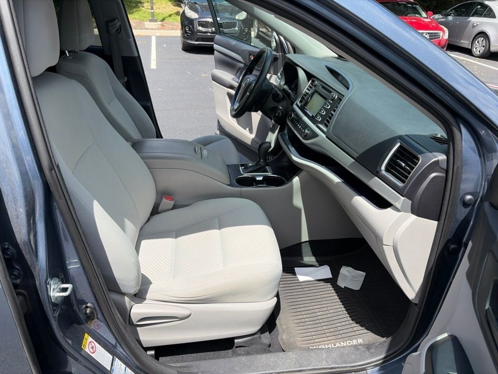 Used 2016 Toyota Highlander LE AWD/4WD image 22