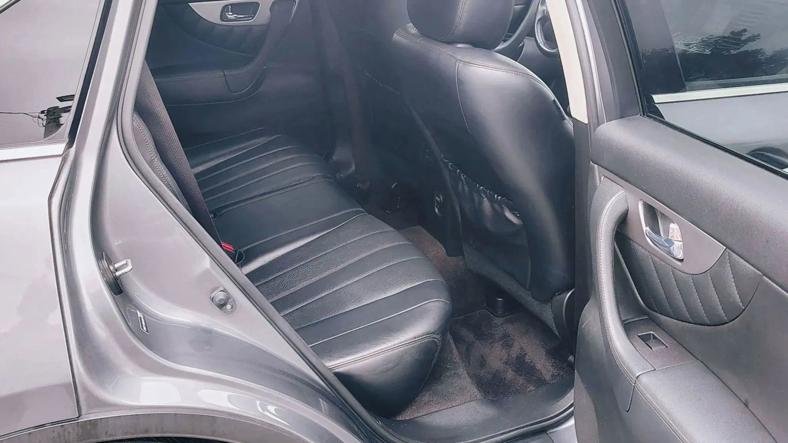 Used 2017 INFINITI QX70 AWD w/ Premium Package image 15