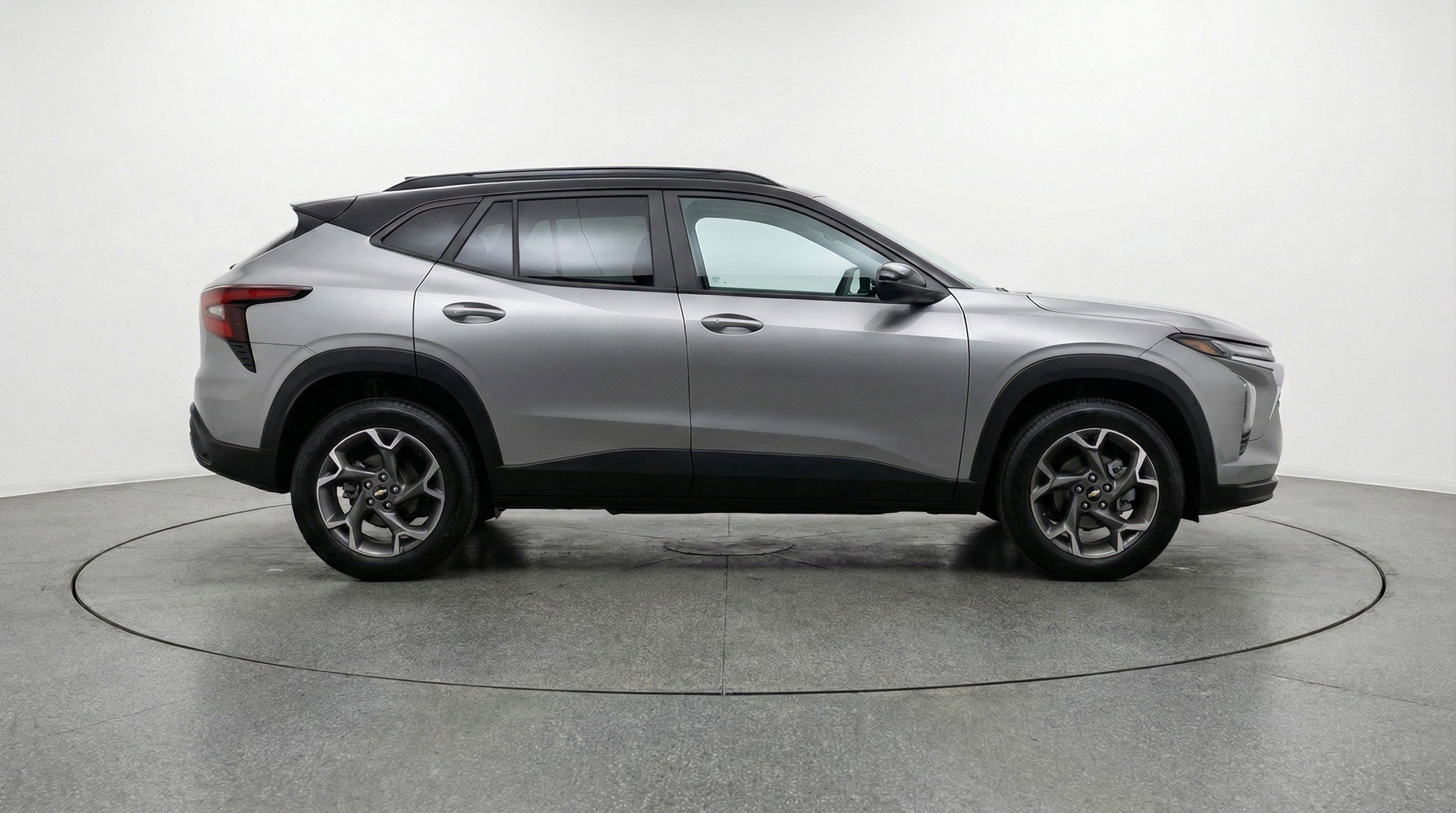 Used 2025 Chevrolet Trax LT image 11