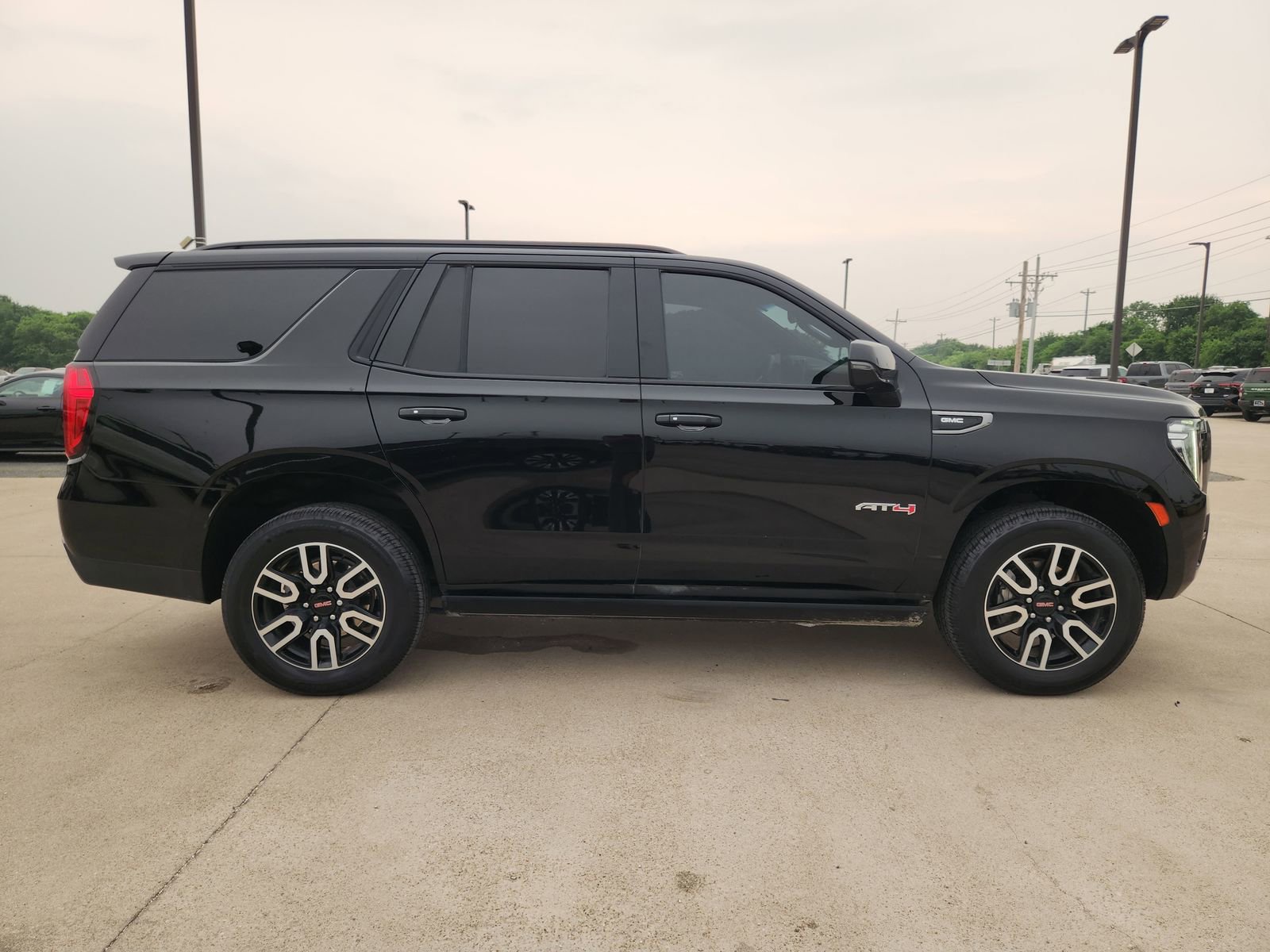 Used 2023 GMC Yukon AT4 AWD/4WD image 7
