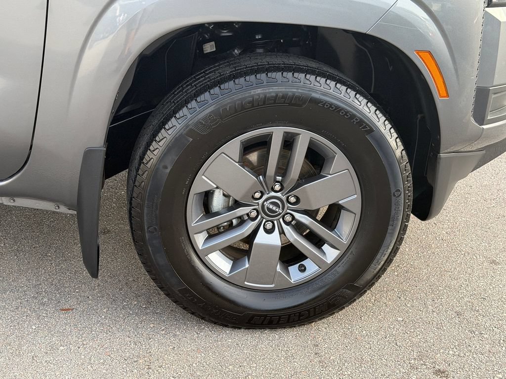 Certified 2025 Nissan Frontier SV w/ Tow Package RWD image 9