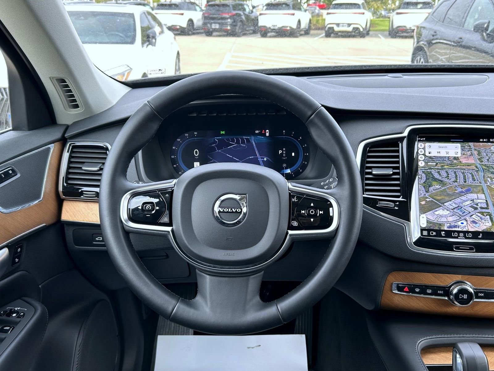 Used 2024 Volvo XC90 B6 Plus image 11