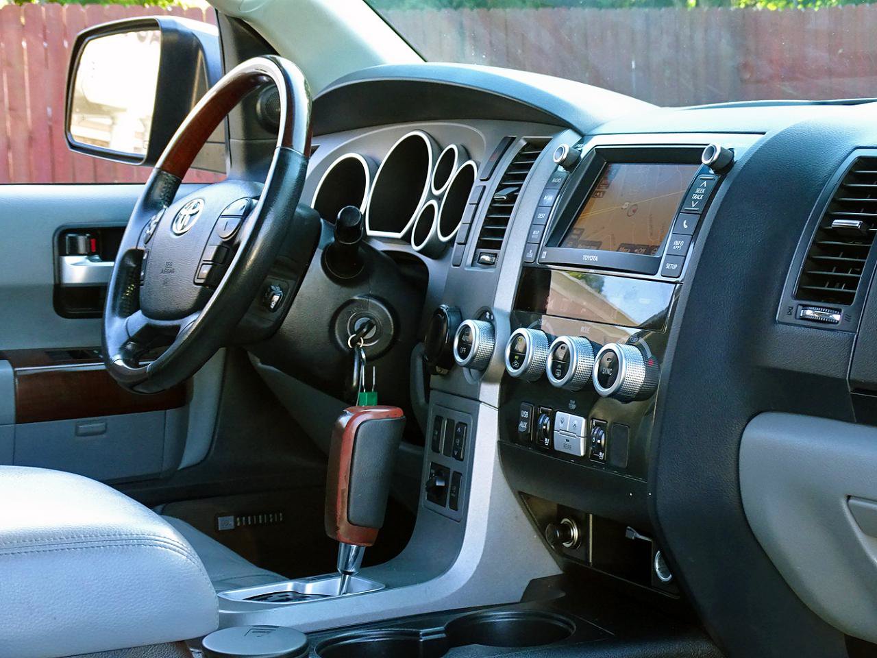 Used 2013 Toyota Sequoia Platinum RWD image 28