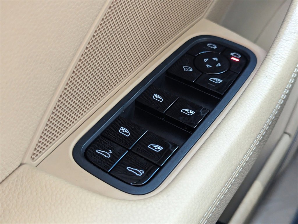 Used 2021 Porsche Panamera image 19