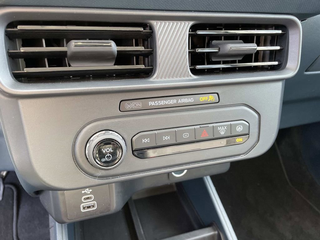 Used 2025 Ford Maverick XL image 19