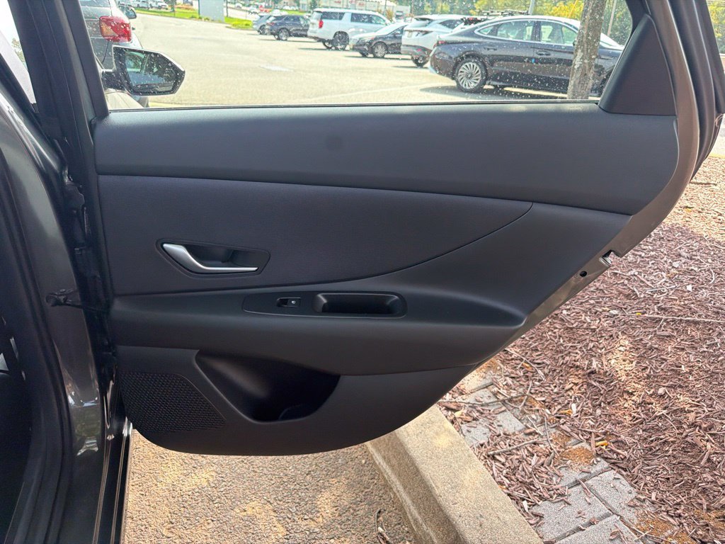Certified 2026 Hyundai Elantra SE FWD image 12