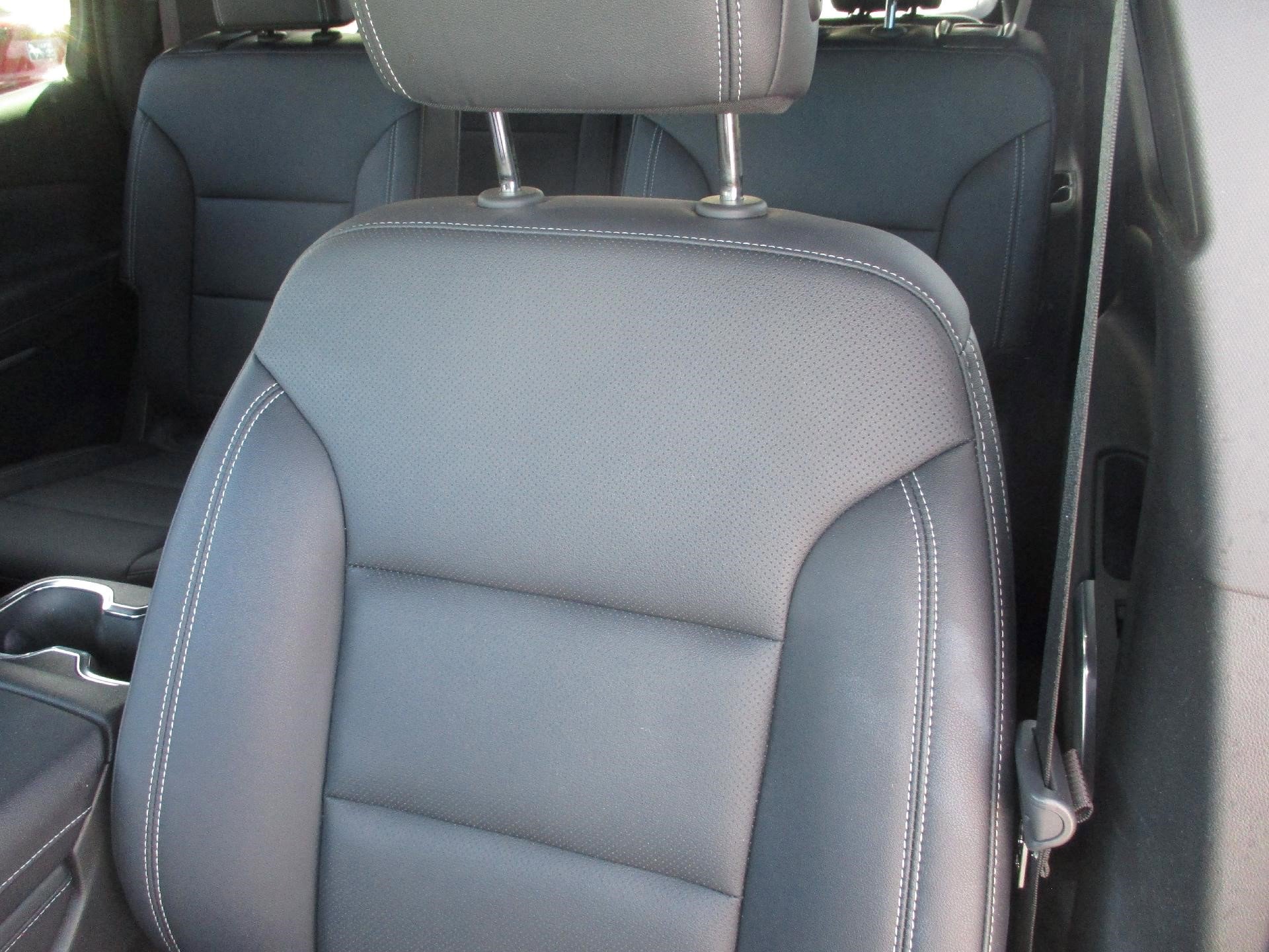 Used 2025 Chevrolet Traverse LT image 13