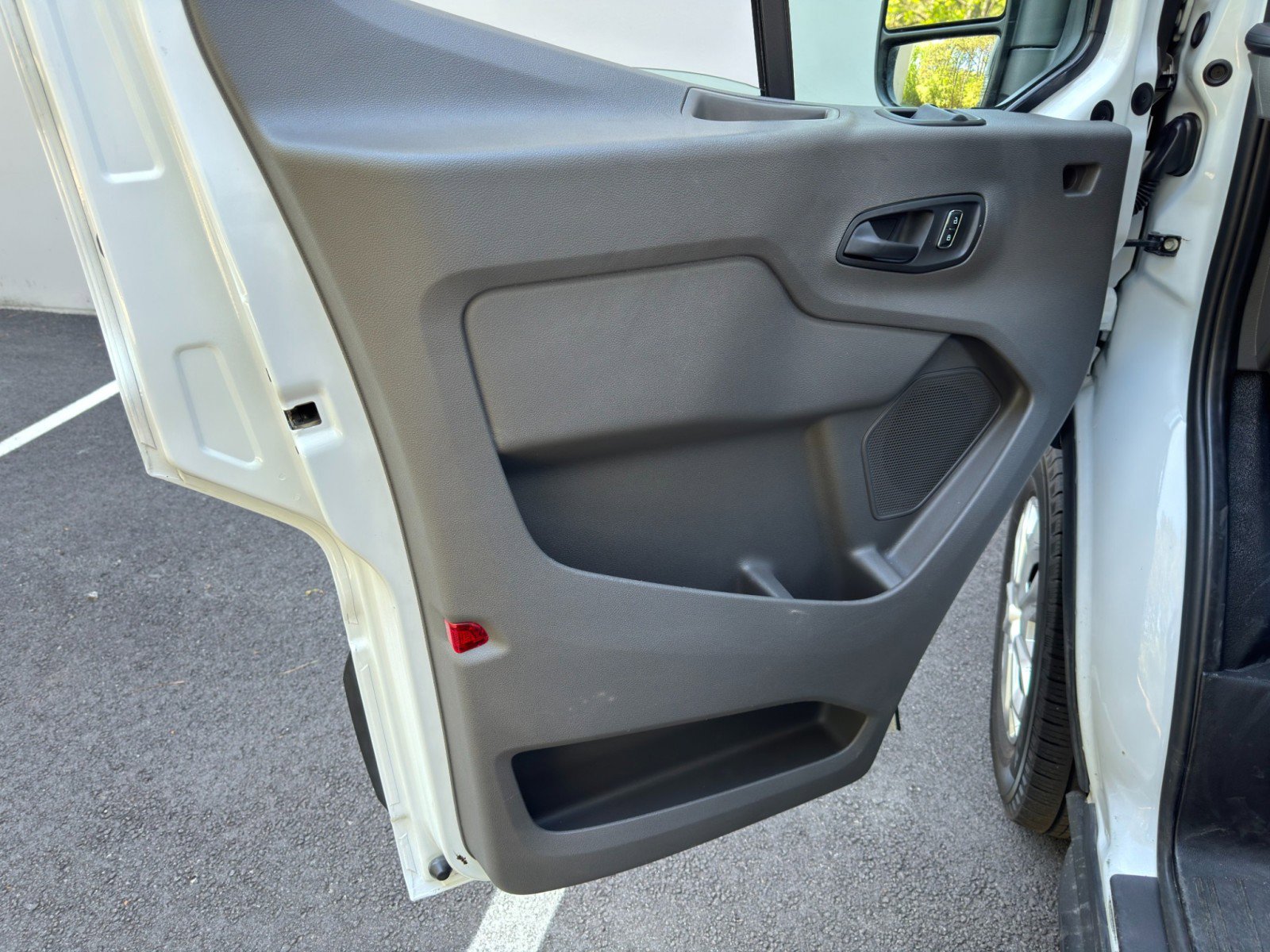 Used 2022 Ford E-Transit Medium Roof w/ Load Area Protection Package image 31