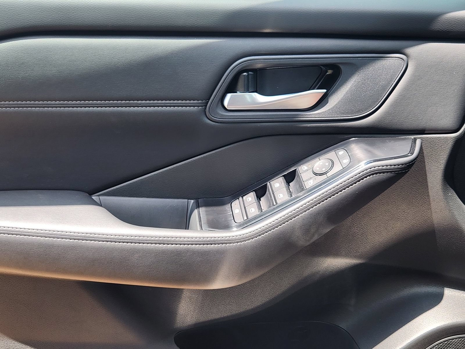 New 2026 Nissan Rogue Dark Armor FWD image 21