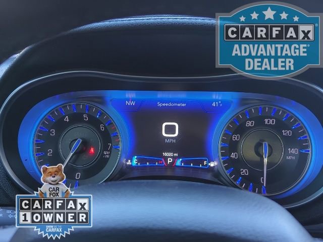 Used 2023 Chrysler 300 Touring w/ Sport Appearance Package image 10