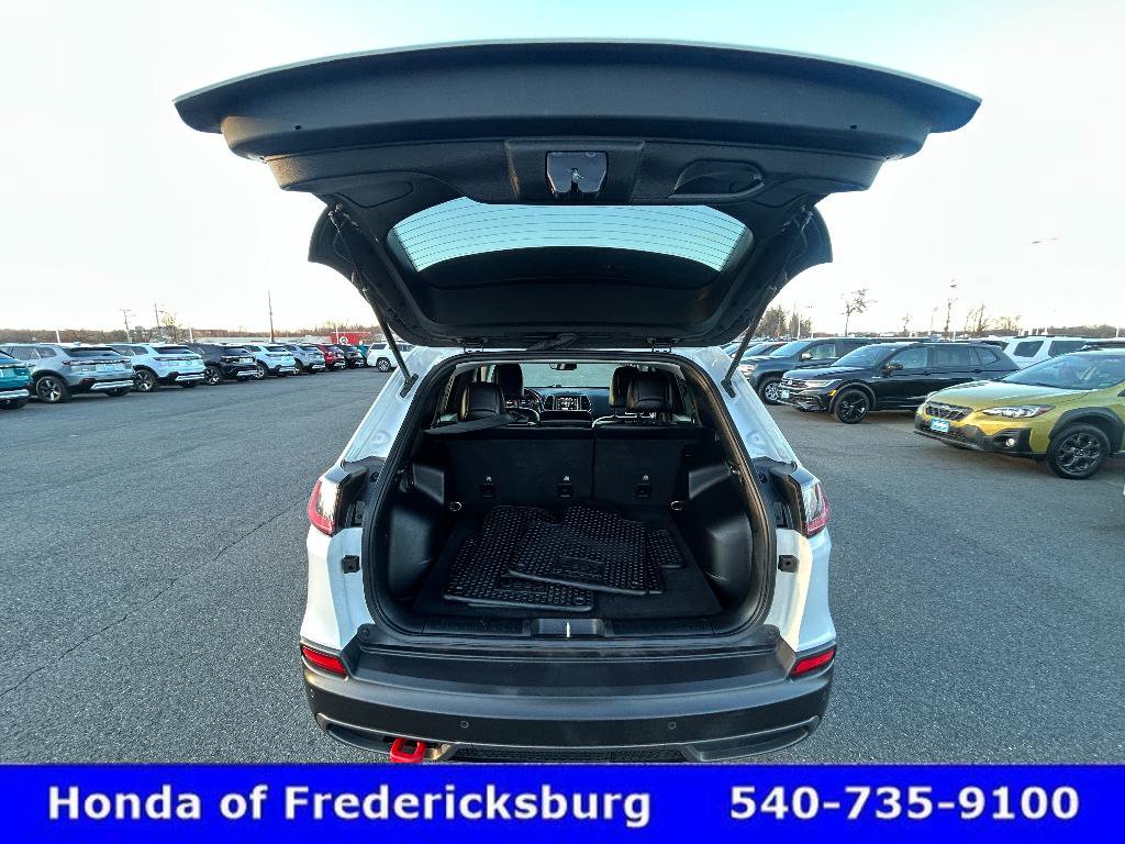 Used 2021 Jeep Cherokee Trailhawk image 12