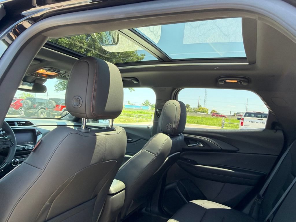 Used 2023 Chevrolet TrailBlazer RS w/ Sun and Liftgate Package AWD/4WD image 14