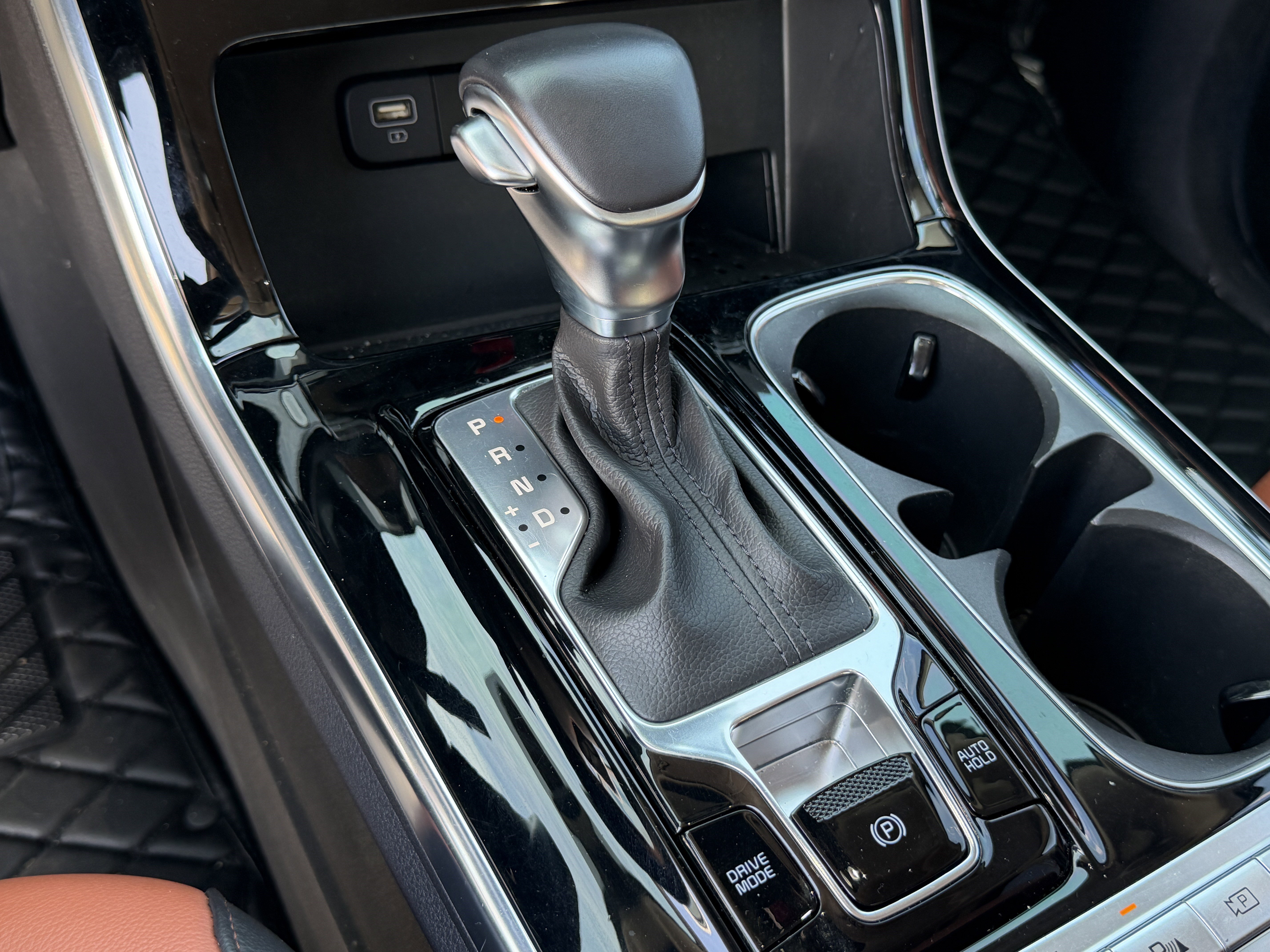 Used 2024 Kia Carnival SX Prestige image 25