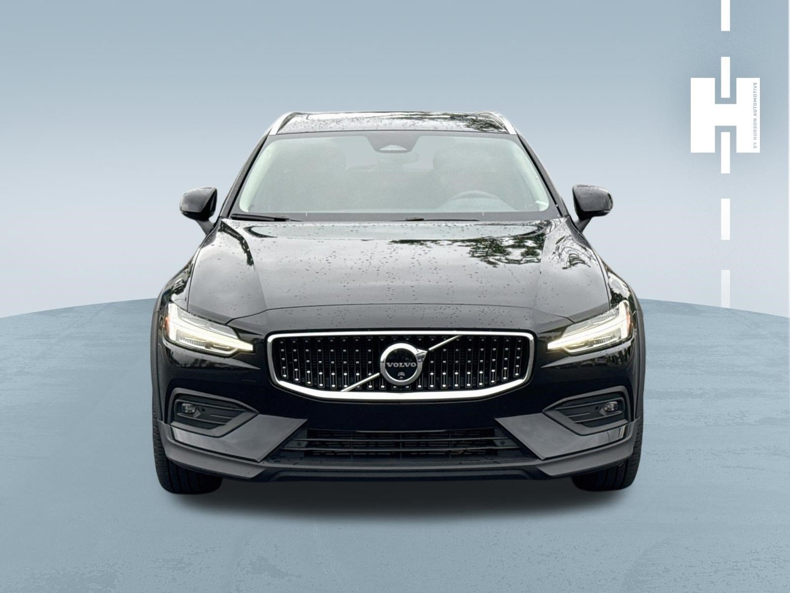 Used 2025 Volvo V60 B5 Cross Country Plus AWD/4WD image 2