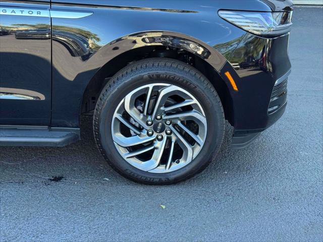 Used 2026 Lincoln Navigator L Premier AWD/4WD image 9