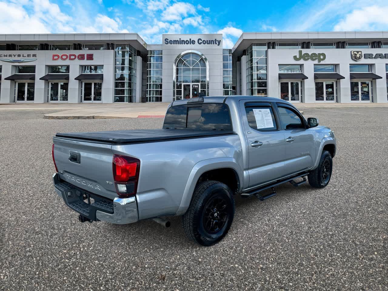 Used 2019 Toyota Tacoma SR5 RWD image 8