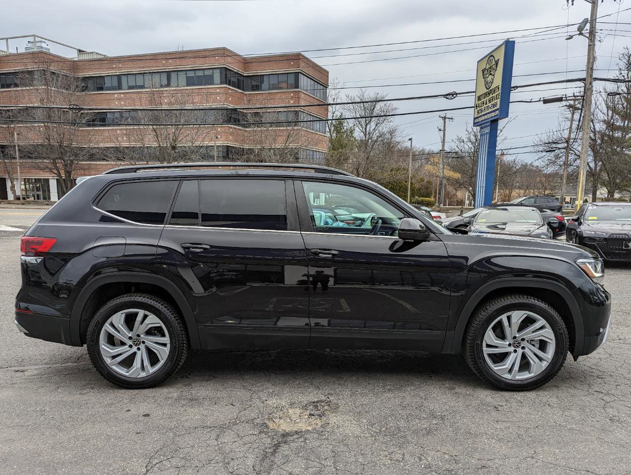 Used 2023 Volkswagen Atlas SE w/ Panoramic Sunroof Package image 6