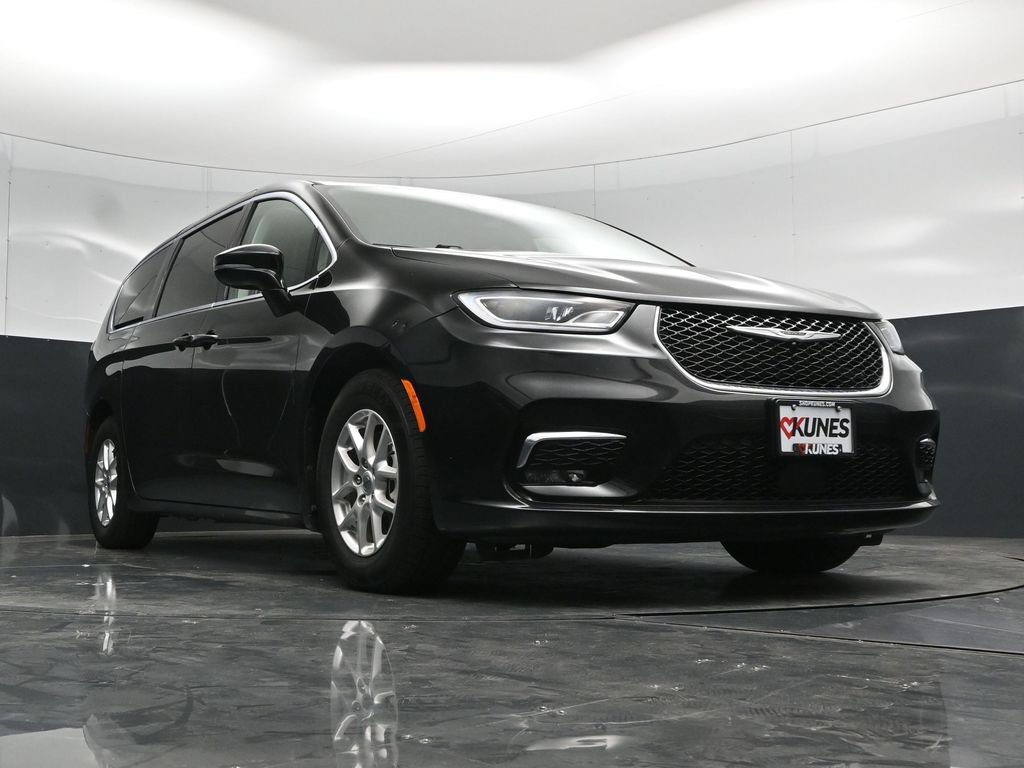 Used 2024 Chrysler Pacifica Touring-L FWD image 58
