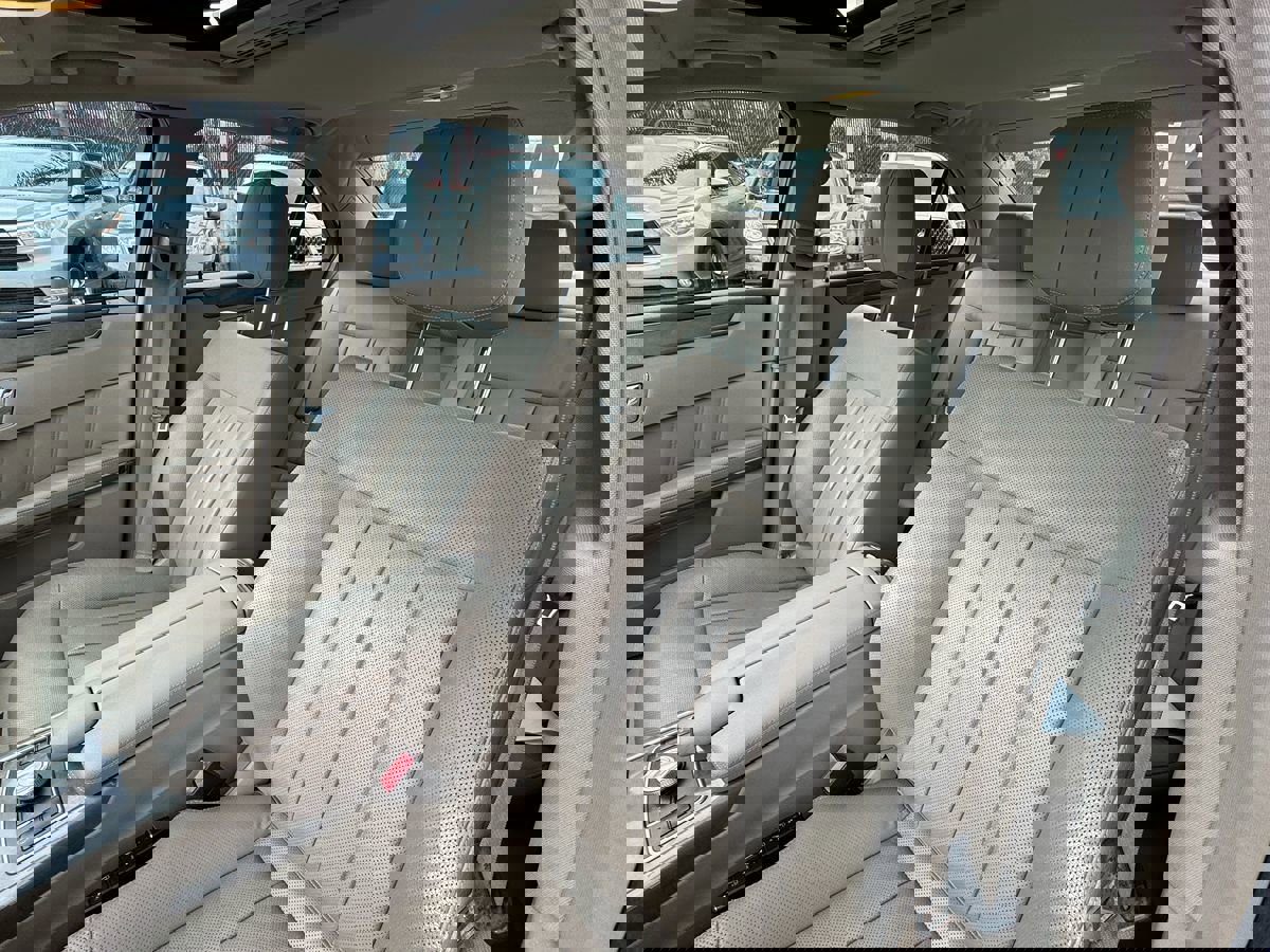 Used 2011 Mercedes-Benz E 550 Sedan image 20