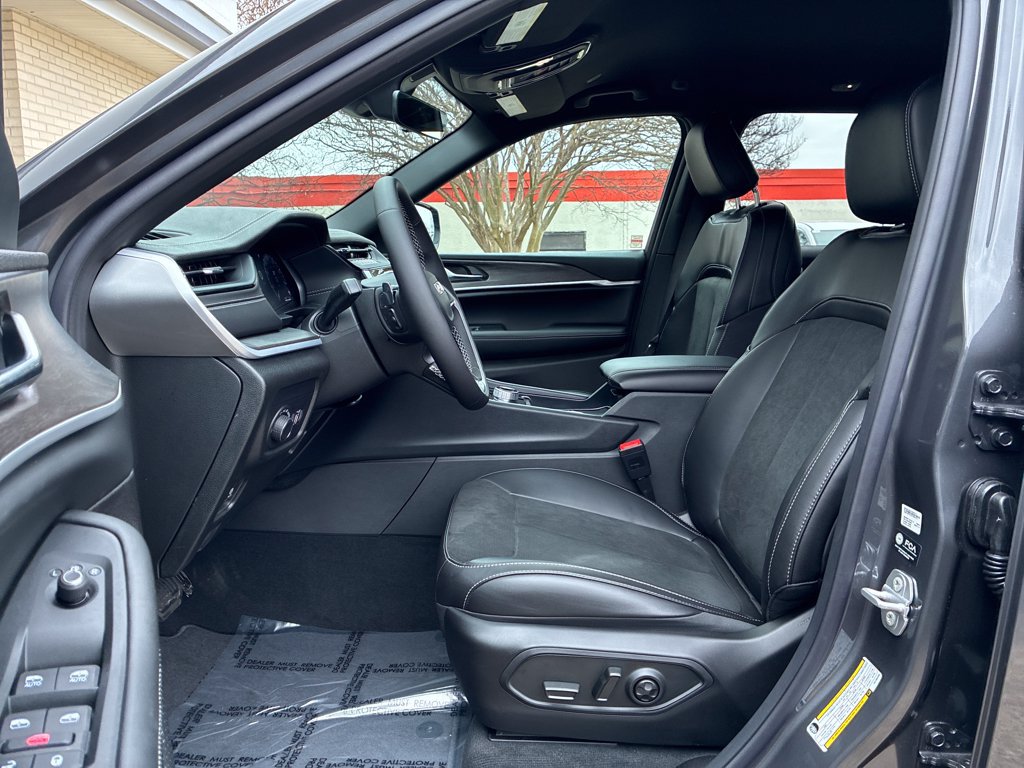 New 2026 Jeep Grand Cherokee Altitude AWD/4WD image 9