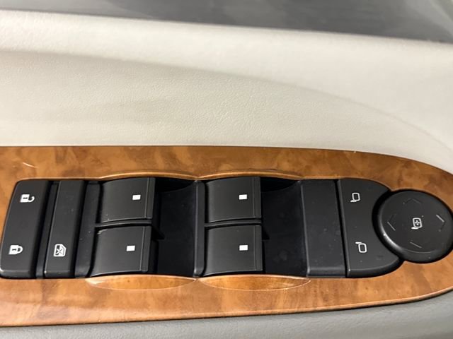 Used 2010 Buick Enclave CXL image 6