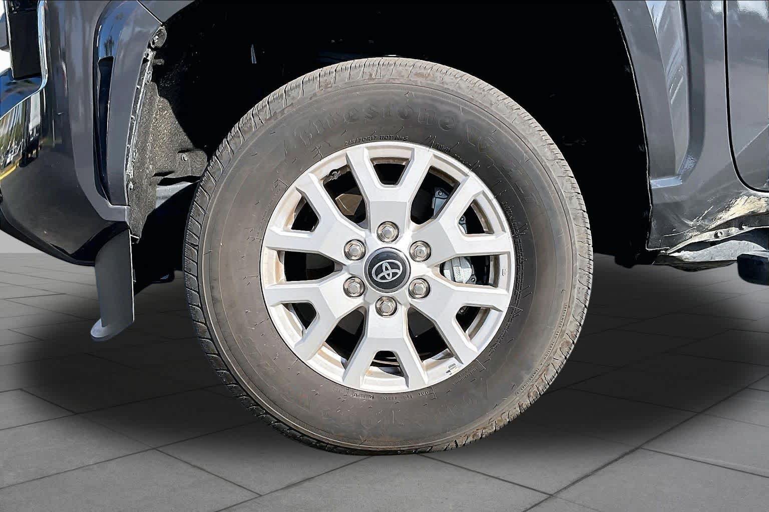 Certified 2025 Toyota Tacoma SR5 AWD/4WD image 10
